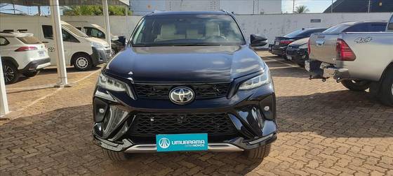 TOYOTA HILUX SW4 2.8 D-4D TURBO DIESEL DIAMOND 7L 4X4 AUTOMÁTICO TOYOTA HILUX SW4 2.8 D-4D TURBO DIESEL DIAMOND 7L 4X4 AUTOMÁTICO